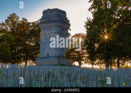 Der Bismarckturm a Augsburg. Der Turm ist eines der bekanntesten Bauwerke in Augsburg und steht am Stadtrand in Neusäß. Foto Stock