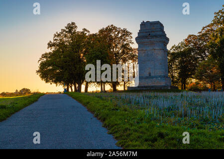 Der Bismarckturm a Augsburg. Der Turm ist eines der bekanntesten Bauwerke in Augsburg und steht am Stadtrand in Neusäß. Foto Stock