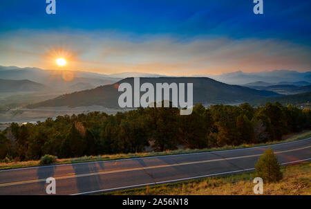 Sunrise a Ridgway parco dello stato Colorado. Foto Stock