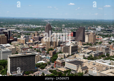 Vista del centro cittadino di San Antonio, Texas, dalla Torre delle Americhe Foto Stock