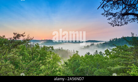 Sunrise a Red River Gorge, KY. Foto Stock