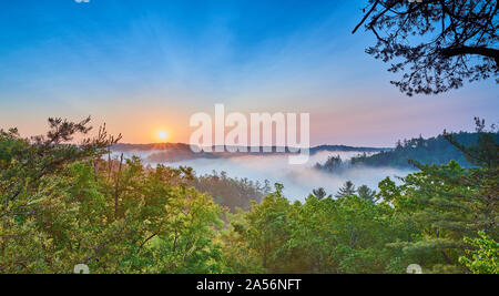 Sunrise a Red River Gorge, KY. Foto Stock