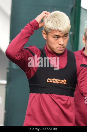 Oriam Sport Performance Centre Riccarton,Edinburgh ,Scotland. Regno Unito .17 Ott 2019.Cuori Meshino Ryotaro è raffigurato durante la sessione di allenamento in anticipo delle domeniche Ladbrokes Premiership match con Rangers. Foto Stock