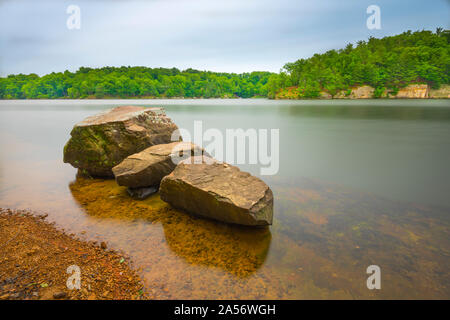 Tre massi a lago Malone parco statale, KY. Foto Stock