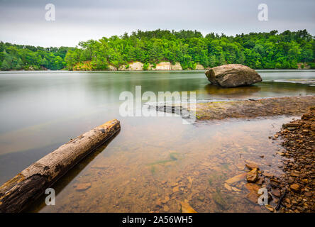 Boulder e accedere al Lago Malone parco statale, KY. Foto Stock