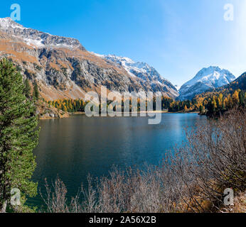 Il lago di Cavloc al Maloggia passare durante l'autunno in Engadina svizzera Foto Stock