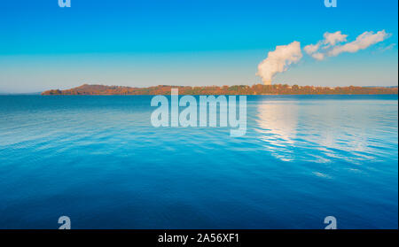 Arkansas nucleare Torre di raffreddamento. Foto Stock