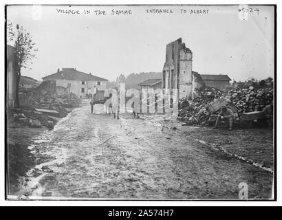 Villaggio della Somme, ingresso ad Albert Foto Stock