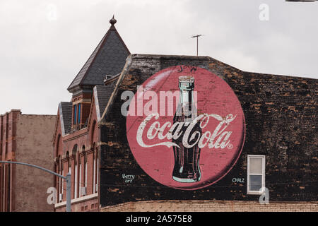 Vintage Coca-Cola segno nel centro cittadino di Pueblo, Colorado Foto Stock