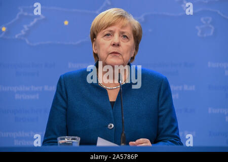 Bruxelles, Belgio. Xviii oct, 2019. Il cancelliere tedesco Angela Merkel partecipa a una conferenza stampa al termine del vertice Ue di Bruxelles, Belgio, 18 ottobre 2019. Credito: Riccardo Pareggiani/Xinhua/Alamy Live News Foto Stock