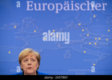 Bruxelles, Belgio. Xviii oct, 2019. Il cancelliere tedesco Angela Merkel partecipa a una conferenza stampa al termine del vertice Ue di Bruxelles, Belgio, 18 ottobre 2019. Credito: Riccardo Pareggiani/Xinhua/Alamy Live News Foto Stock