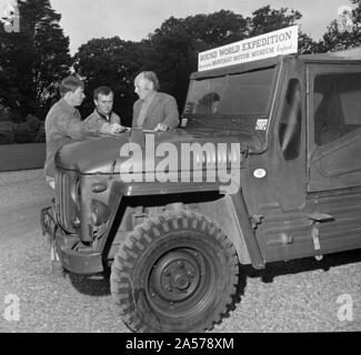 Austin Champ a Beaulieu 1968 Signore Montagu con James Mathieson e Barry Hale. Foto Stock