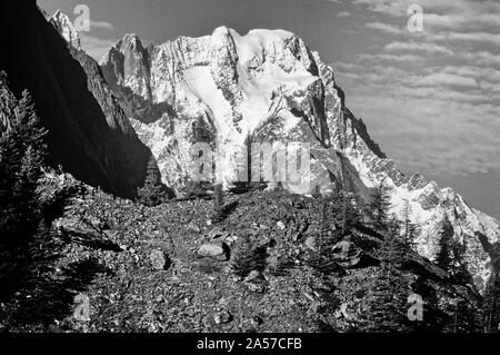 La parte italiana di Les Grandes Jorasses e la Rochefort Arête Foto Stock