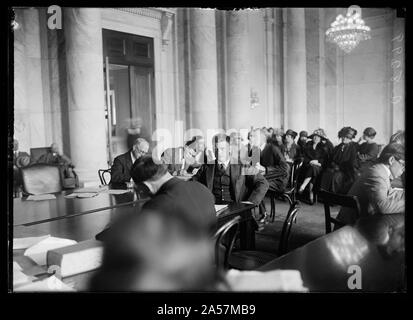 W.W. Tagliare, olio e esperto geologo, che diede il Senato olio comm. informazioni preziose sulla teiera cupola terre di olio Foto Stock