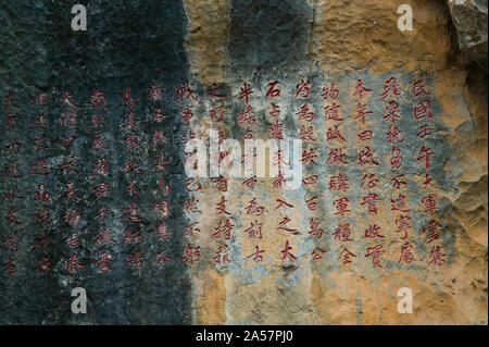 Rock poesie sulla Foresta di Pietra, Shilin, Kunming, nella provincia dello Yunnan in Cina Foto Stock