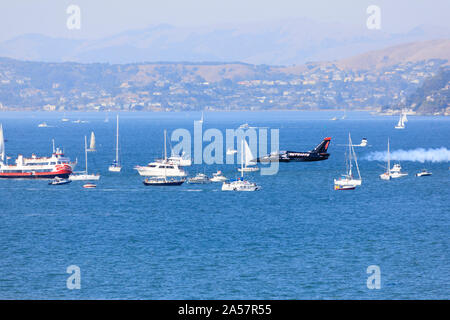 Aero L-39 Albatros della squadra civile "Patriots Jet Team" si esibisce durante il San Francisco Fleet Week air show 2019. Foto Stock