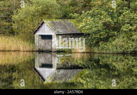 Il Boathouse sul bordo di Rydal acqua nella valle di Rothay tra Ambleside e Grasmere nel Parco nazionale del Lake District Cumbria Foto Stock