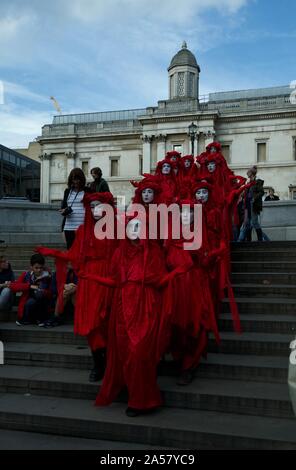 La Brigata ribelle rossa alla ribellione estinzione protesta Londra nel 2019 Foto Stock