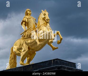 Un monumento di agosto il forte temporale in atmosfera, Dresda, Sassonia, Germania Foto Stock