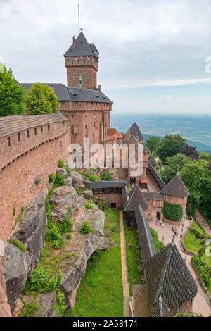 Vista dal Chateau du Haut-Koenigsbourg, Orschwiller, Alsazia, Francia Foto Stock