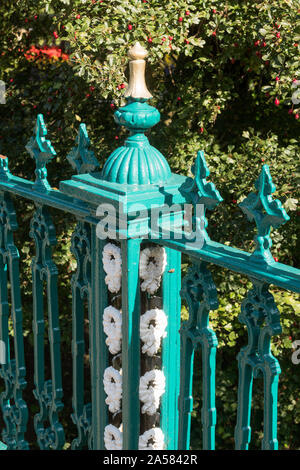 Vista in dettaglio della ornamentali in ringhiere in ghisa in Mowbray Park, Sunderland, Tyne and Wear, England, Regno Unito Foto Stock