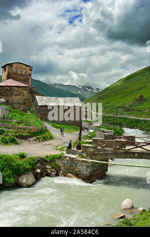 Il villaggio di montagna di Ushguli. Un sito Patrimonio Mondiale dell'UNESCO. Svanetia superiore, Georgia. Caucaso Foto Stock