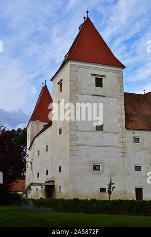 Orth Palace vicino a Vienna, Austria, verticale Foto Stock