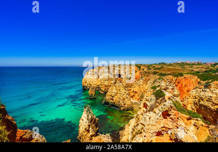 Vista sulla bellissima costa da Praia do Barranco do Martinho Foto Stock