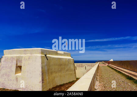 Vista sulla fortezza di Cabo de San Vicente, Sagres Portogallo Foto Stock