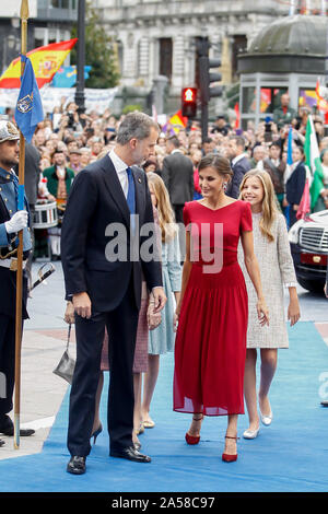 Oviedo, Spagna. Xviii oct, 2019. La Principessa Sofia, Principessa Leonor, re Felipe e Regina Letizia frequentare la Principessa delle Asturie 2019 Cerimonia di premiazione presso il teatro Campoamor di Oviedo, Spagna su ottobre18, 2019. Credito: Jimmy Olsen/Media punzone ***Nessuna Spagna***/Alamy Live News Foto Stock