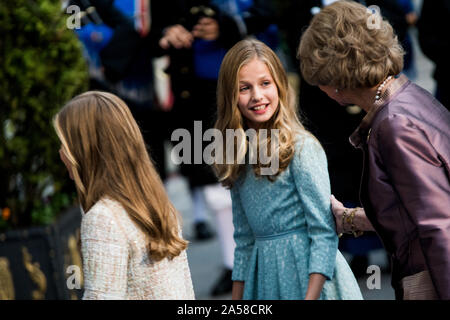 Oviedo, Spagna. Xviii oct, 2019. La regina Sofia di Spagna e la principessa Leonor delle Asturie durante la cerimonia della Principessa delle Asturie premi al Teatro Campoamor il 18 ottobre 2019 a Oviedo, Spagna. Credito: David Gato/Alamy Live News Foto Stock