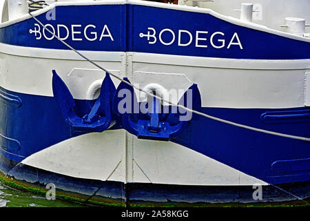 Rouen Normandia Agosto 13 2019 chiatta a fianco della banchina Foto Stock