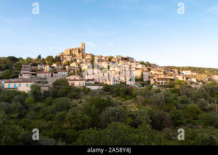 Bellissimo villaggio di Eus nei Pirenei francesi Foto Stock