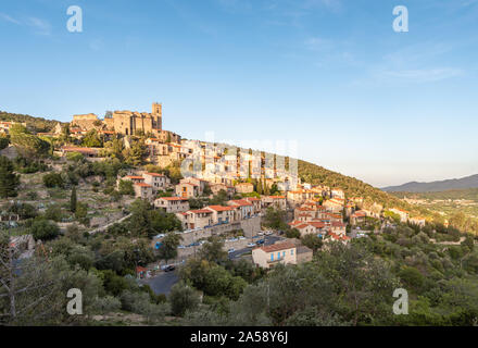Bellissimo villaggio di Eus nei Pirenei francesi Foto Stock