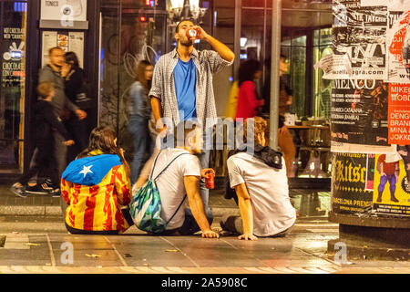 Barcellona, Spagna - 18 Ottobre 2019: i manifestanti a Barcellona la domanda di rilascio imprigionato catalano di credito leader: Dino Geromella/Alamy Live News Foto Stock