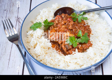 Quorn chili con riso e orzo pilaf Foto Stock