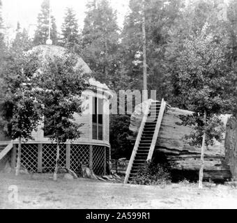 La storia della California - moncone originale del grande albero - diametro 32 ft. - Mammut Grove Hotel ca. 1866 Foto Stock