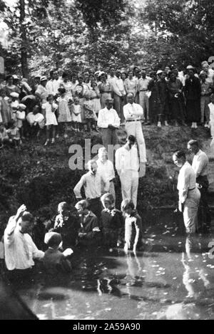 Battesimo vicino a Mineola, Texas ca. Estate 1935 Foto Stock