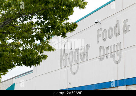 Il contorno di un logo segno esterno di una chiusa Kroger negozi di alimentari al dettaglio alla posizione dello store in Norfolk, Virginia il 13 settembre 2019. Foto Stock