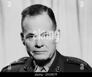 1953 - Il Maggiore Generale Lewis B. 'Chesty' estrattore, USMC (scoperta) Foto Stock