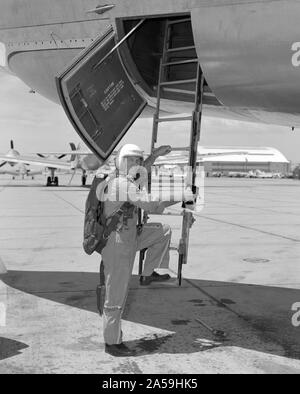 Dal 10 dicembre 1966, fino al suo pensionamento nel febbraio 27, 1976, Stanley P. Butchart servita come Chief (più tardi, Direttore) delle operazioni di volo della NASA a volo del Centro di Ricerca (rinominato il 26 marzo 1976, la Hugh L. Dryden Flight Research Center). Foto Stock