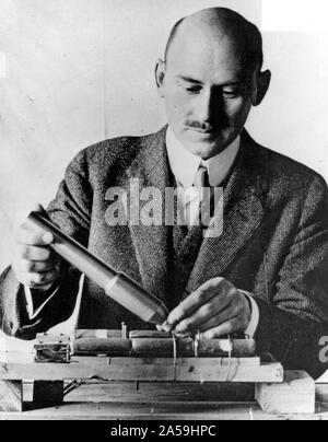 Il dottor Robert Hutchings Goddard (1882-1945). Dott.ssa Goddard è stato riconosciuto come il padre di American rocketry e come uno dei pionieri nel teorico di esplorazione dello spazio. Foto Stock