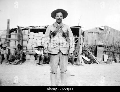 Mostra fotografica "Francisco Pancho Villa" (1877-1923), un rivoluzionario messicano generale. Eventualmente presi il giorno della cattura di Ciudad Juarez, Chihuahua, che ha avuto luogo il 8 maggio 1911. Foto Stock