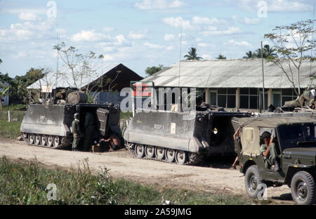 Stati Uniti d'America Vietnam-Krieg / Guerra del Vietnam - Esercito USA / Stati Uniti esercito personale blindato ACP vettore M113 Foto Stock