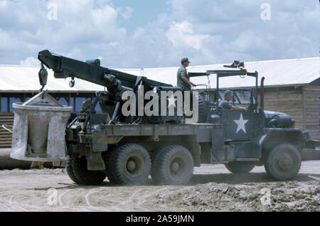 Stati Uniti d'America Vietnam-Krieg / Guerra del Vietnam - Esercito USA / Stati Uniti esercito Kran / Medium Wrecker carrello M816 Foto Stock