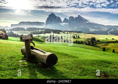 Sunrise in Alpe di Siusi Dolomiti, vista aerea Foto Stock