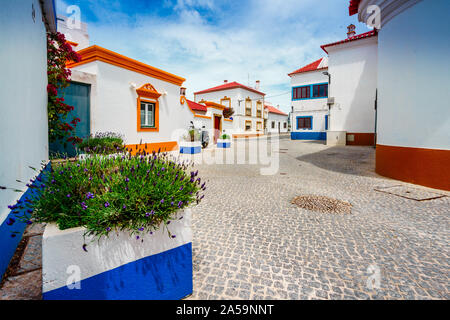 Vista sulla città vecchia di Vila nova de Milfontes, Portogallo Foto Stock