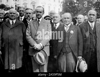 President Coolidge con una delegazione internazionale dal rito scozzese della Massoneria, tra cui John Henry Cowles, il Sovrano Grand Commander, al presidente è di destra, Foto Stock