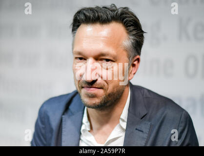 17 ottobre 2019, Assia, Frankfurt/Main: lo scrittore svizzero Lukas Bärfuss alla Fiera del Libro di Francoforte. Foto: Jens Kalaene/dpa-Zentralbild/ZB Foto Stock