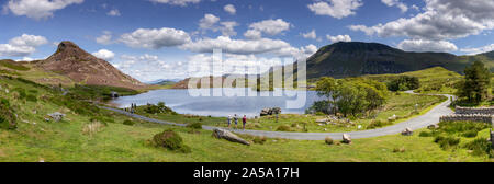 Laghi Cregennan su una soleggiata giornata estiva, Snowdonia, Galles Foto Stock